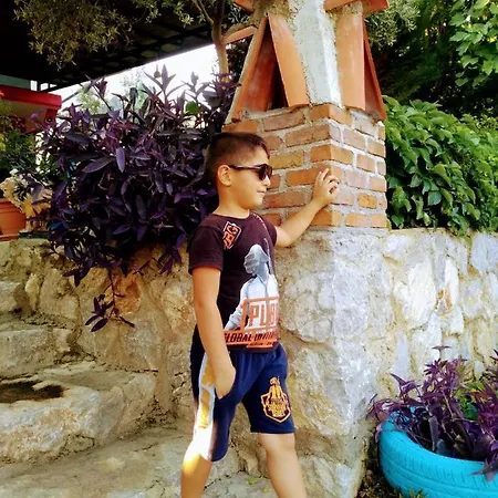 Cam Alti Cay Bahcesi Mugla